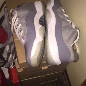 Cool grey 11’s low top